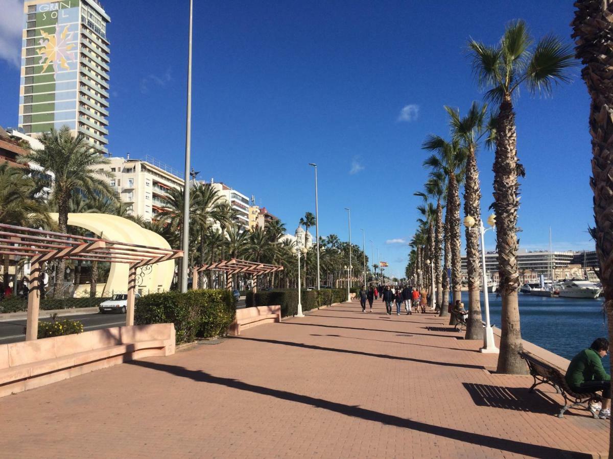 Suite Sun And Sea Alicante Exteriör bild