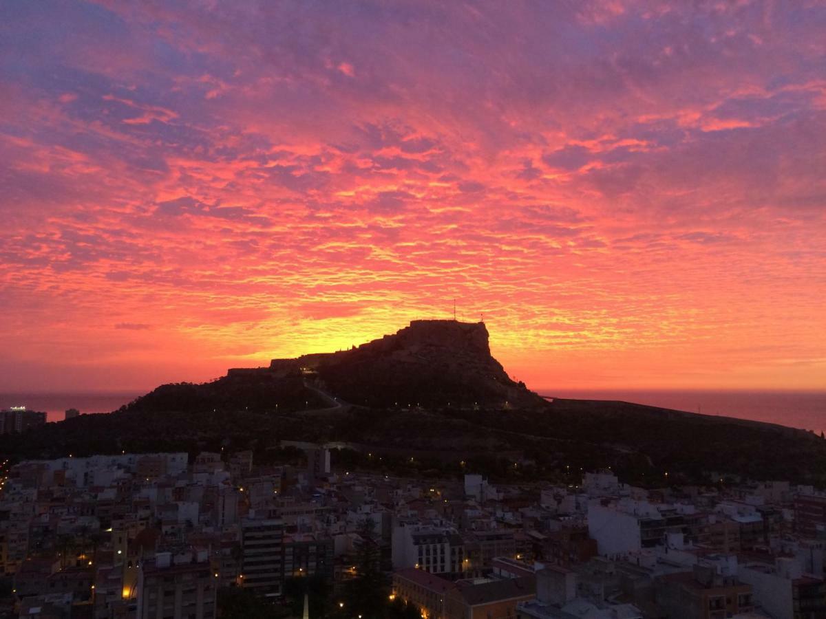 Suite Sun And Sea Alicante Exteriör bild